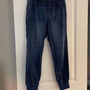 NWOT Gap Jogger Jeans